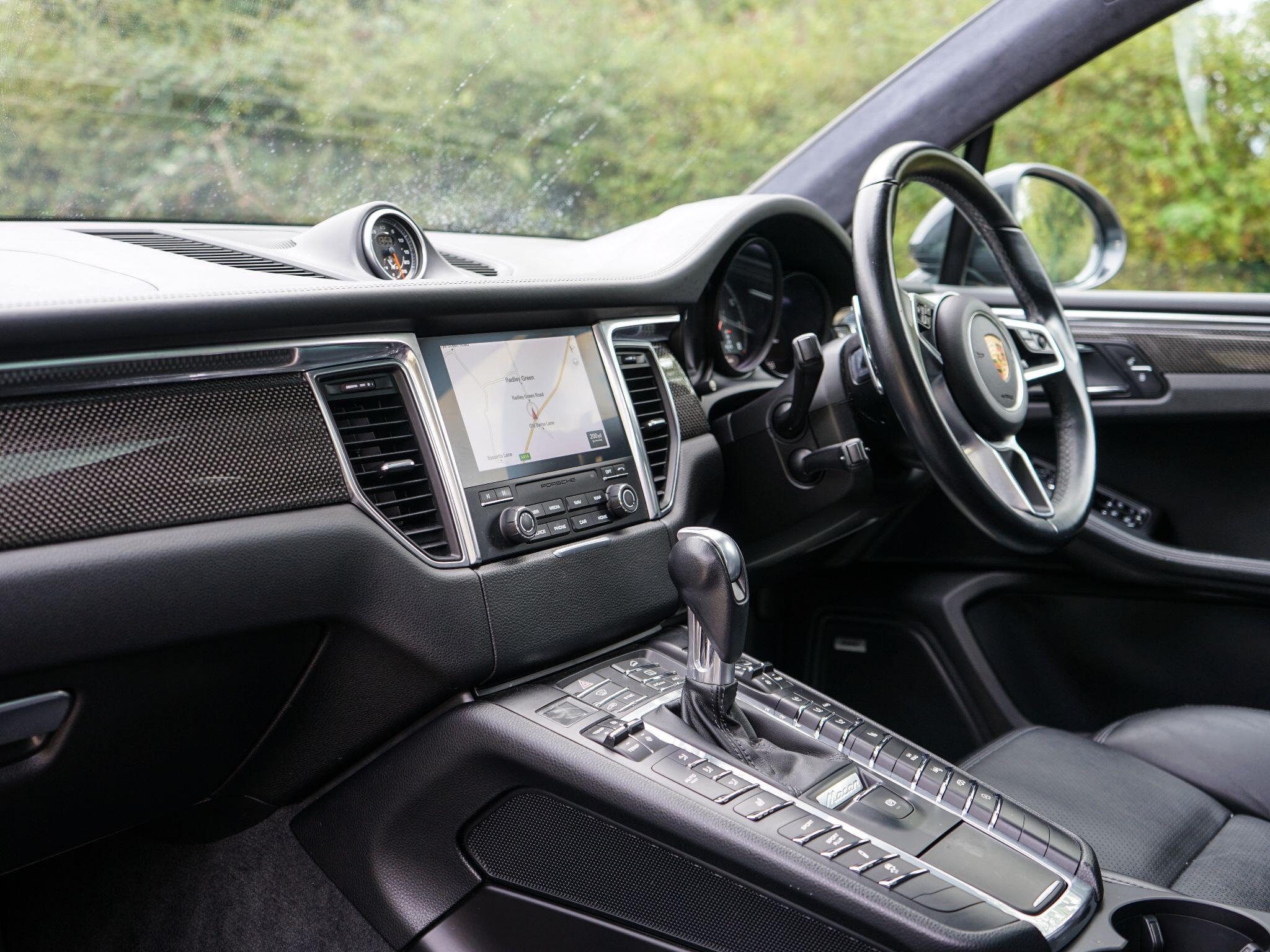Porsche Macan 3.6T V6 Turbo Performance PDK 4WD Euro 6 (s/s) 5dr — photo 15