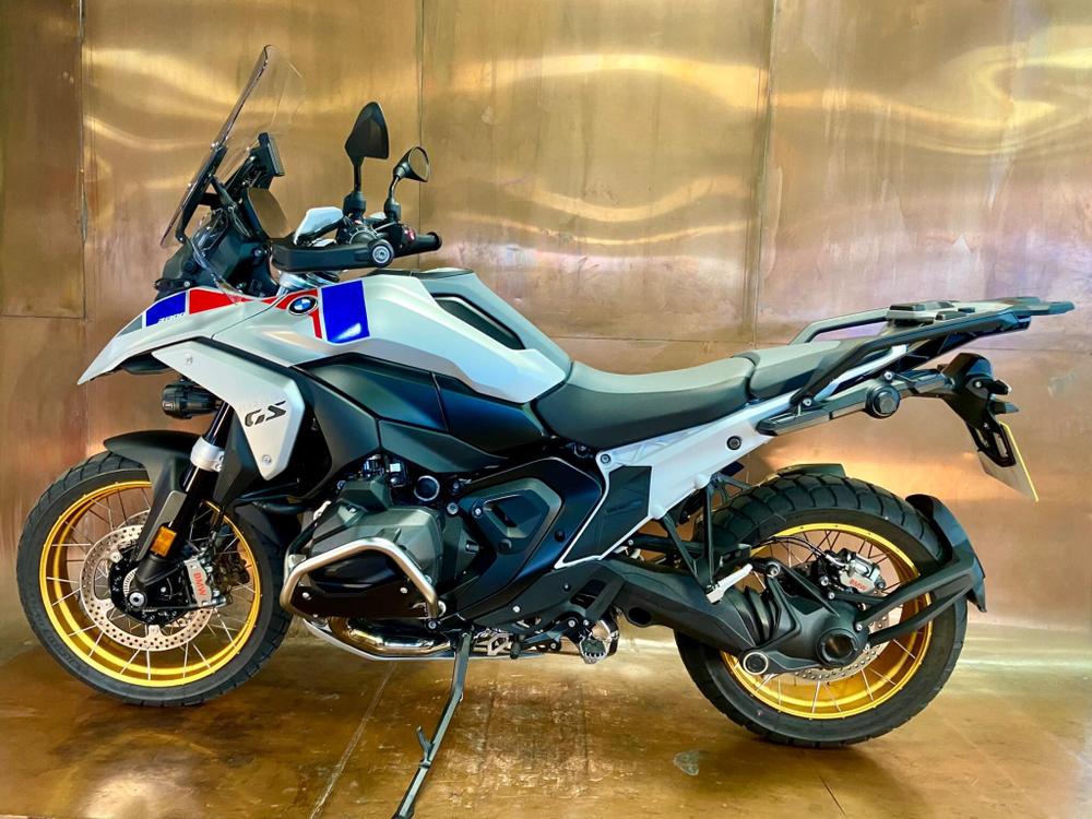 BMW R 1300 GS Photo at-09cf7cc3b1644dcaa9e652d666e3dff6.jpg