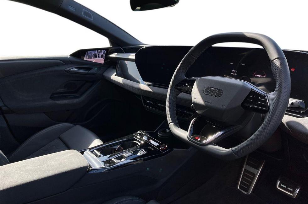Audi A6 Photo at-0a3a9f009abf49f0b7d2a54935bde8e9.jpg