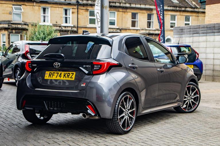Used Toyota Yaris RF74KRZ 2