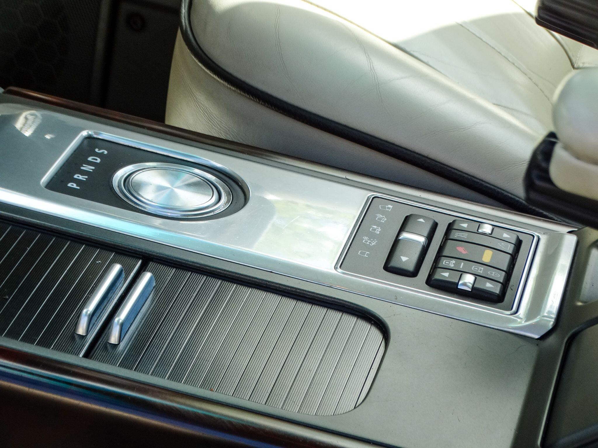 Land Rover Range Rover 4.4 TD V8 Vogue Auto 4WD Euro 5 5dr — photo 18