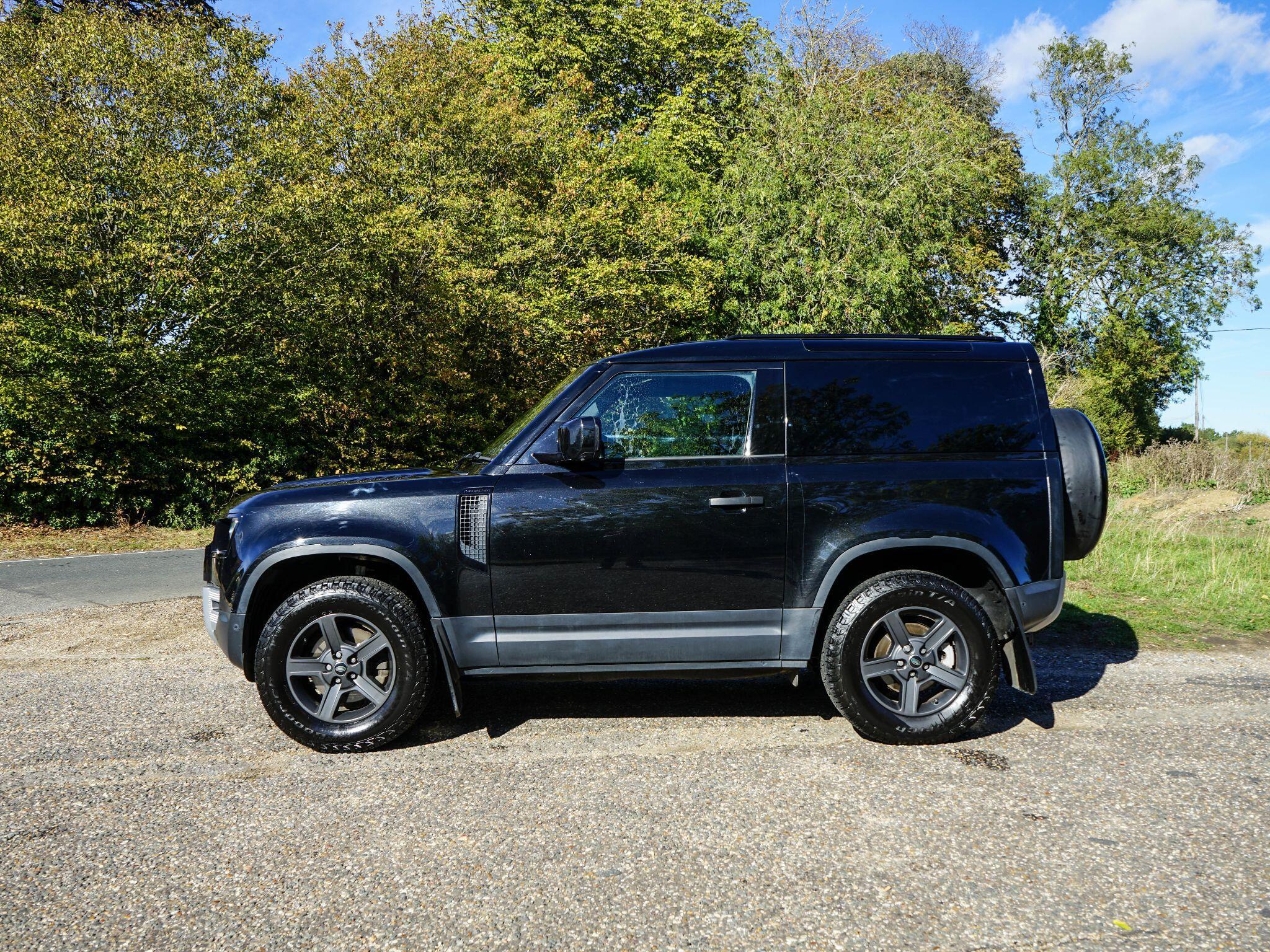 Land Rover Defender 90 3.0 D250 MHEV Hard Top SUV Auto 4WD SWB Euro 6 (s/s) 3dr — photo 2