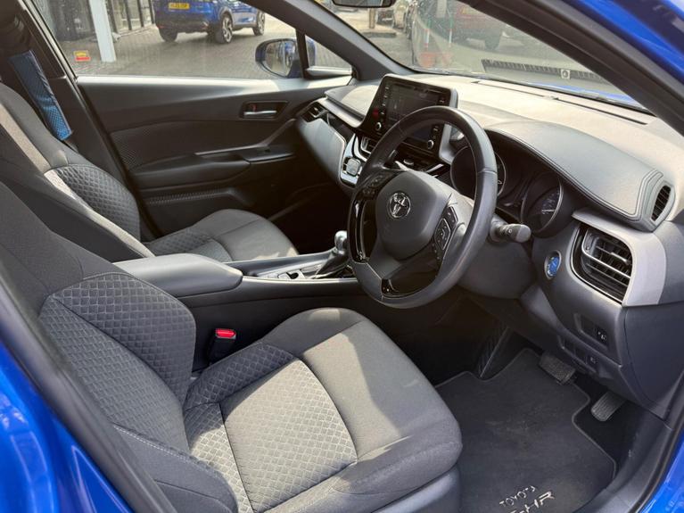 Used Toyota C-HR RO70DZN 11