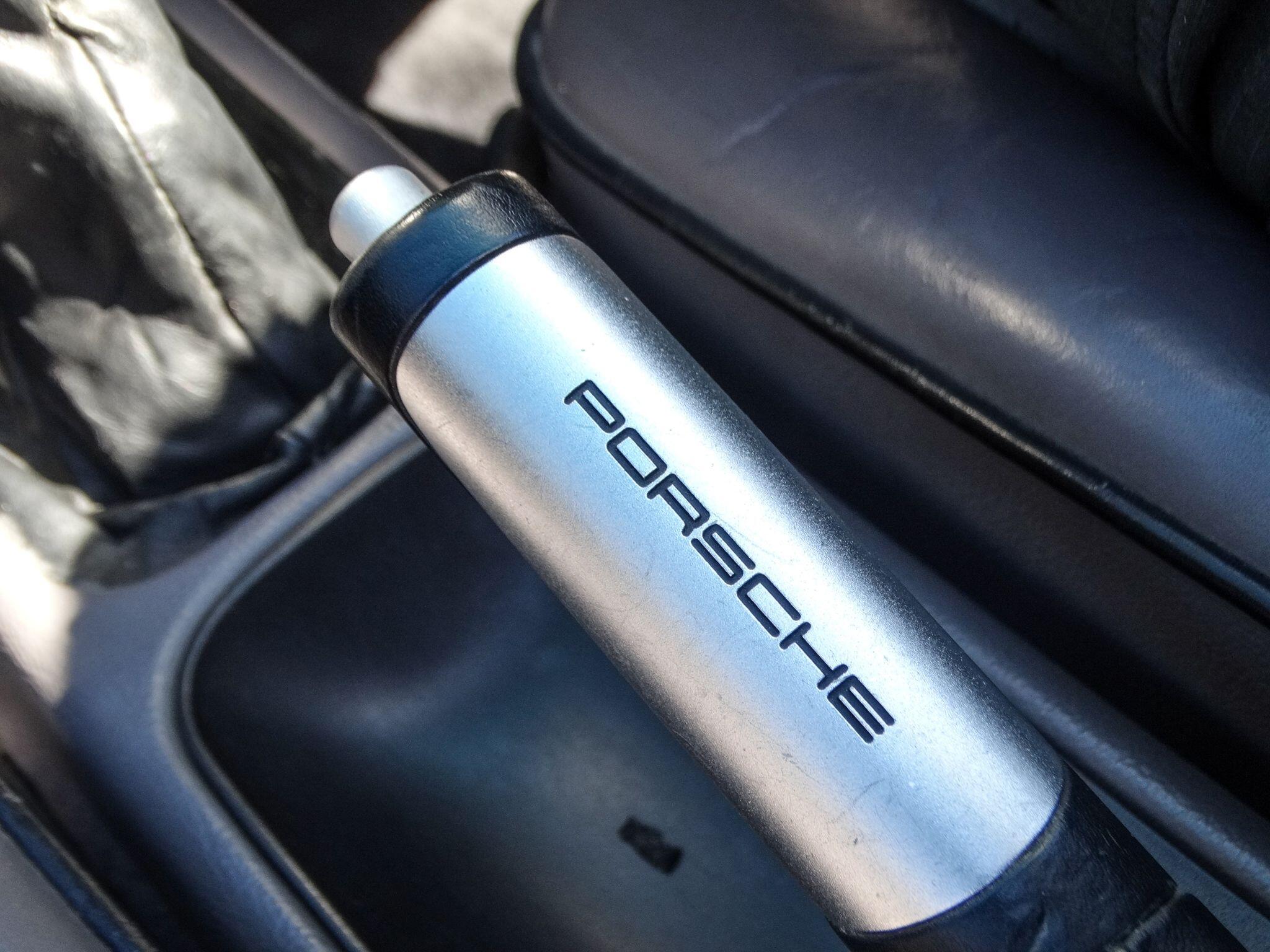 Porsche 964 C2  — photo 17