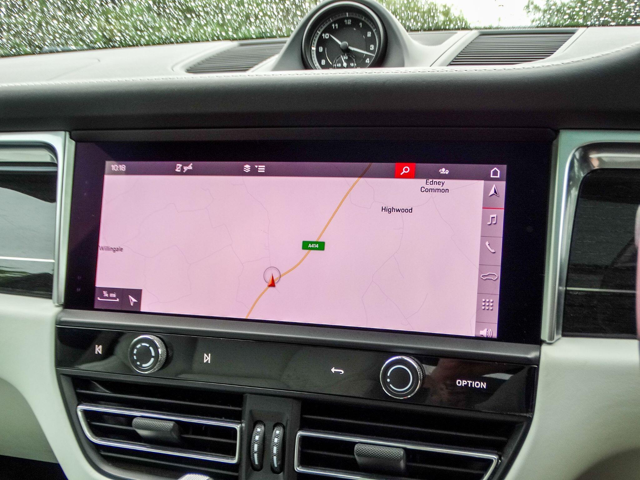 Porsche Macan 2.0T PDK 4WD Euro 6 (s/s) 5dr — photo 24