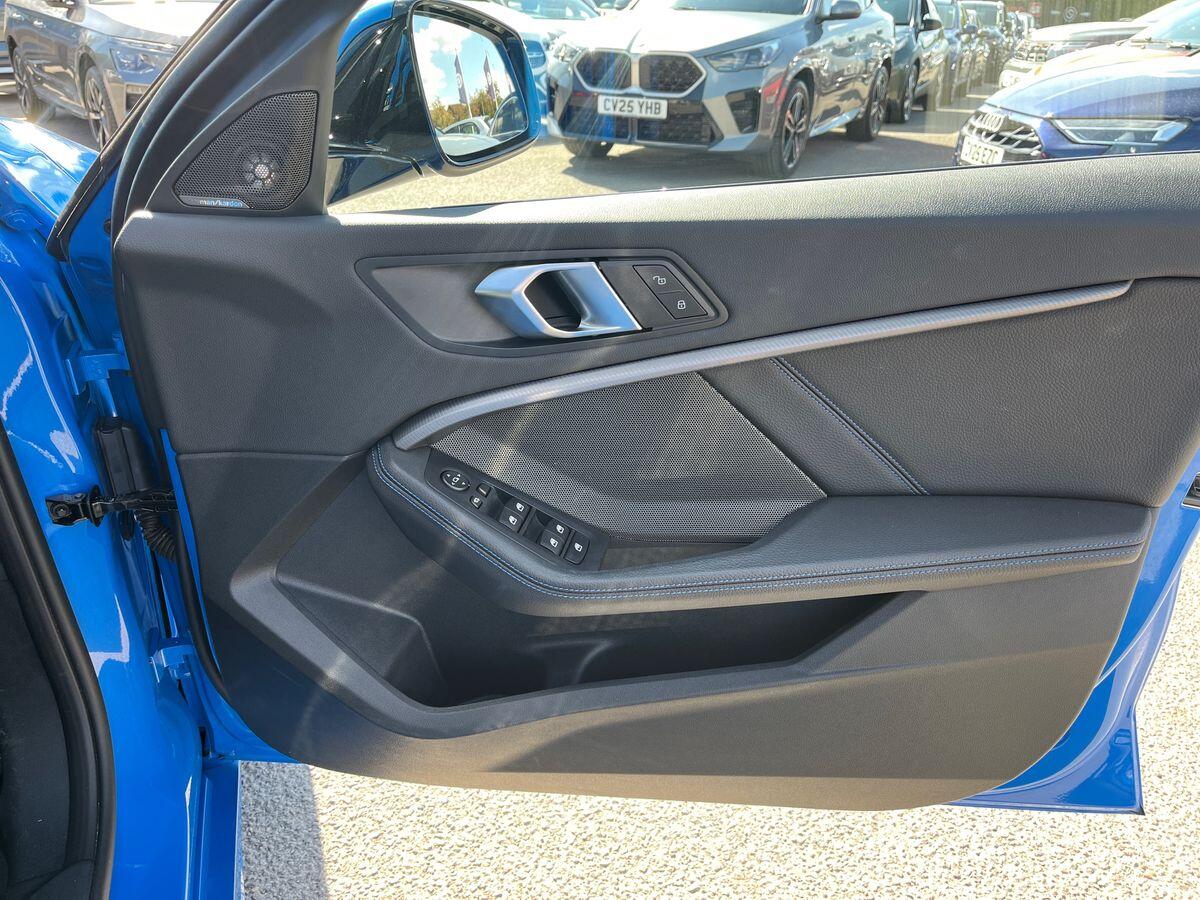 BMW 1 Series Photo 24