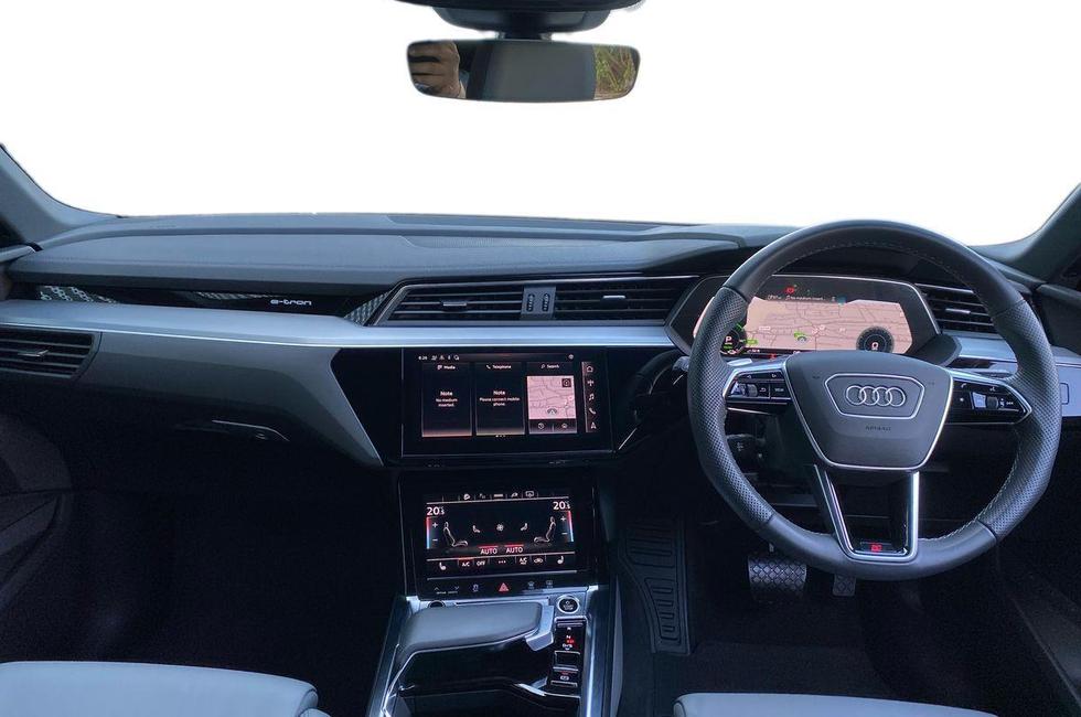 Audi e-tron Photo at-0b8825012c4d4f01876e0297f2b391ed.jpg