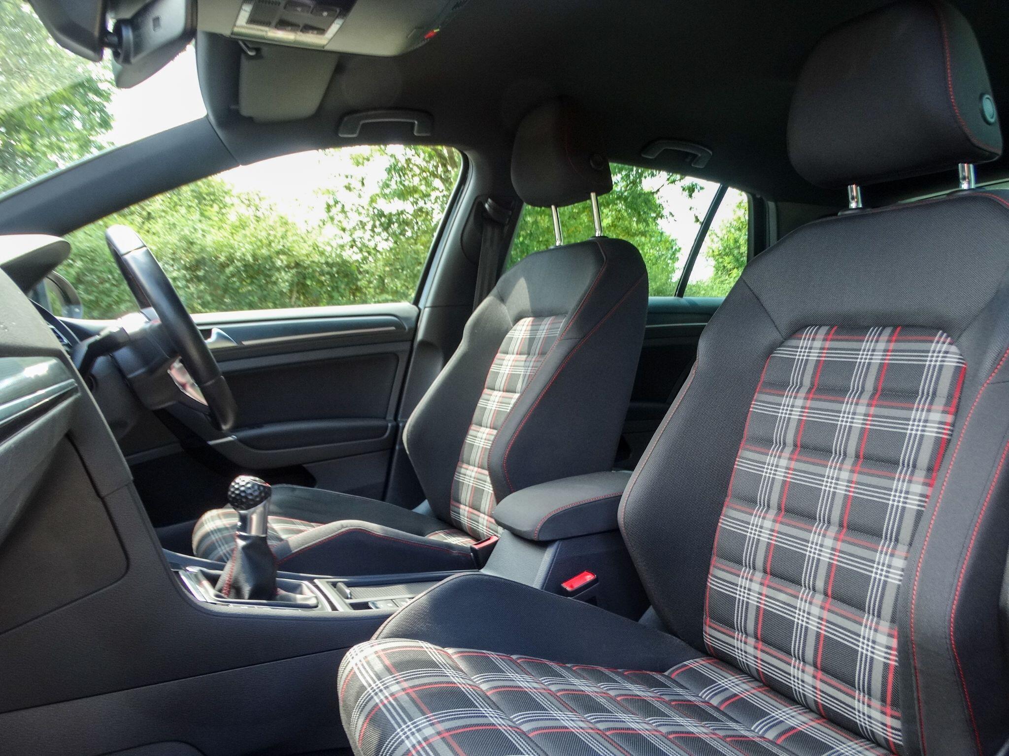 Volkswagen Golf 2.0 TSI GTI Performance Euro 6 (s/s) 5dr — photo 13