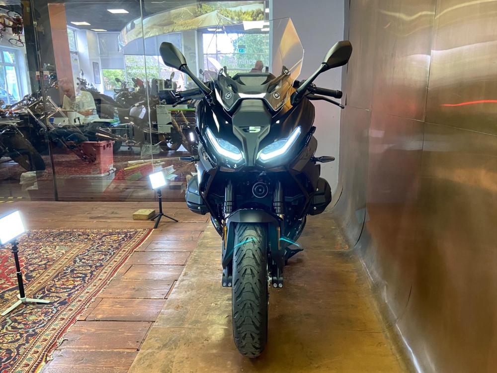 BMW R 1300 RS Photo at-0bd75a2d841740d2ad58ce14794a8524.jpg