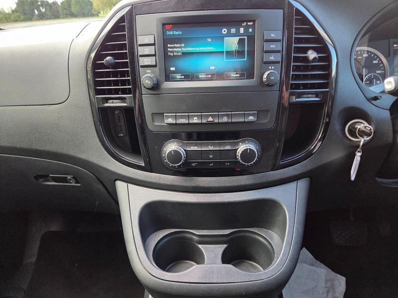 Mercedes-Benz Vito Photo at-0c058694f61e446aa65dbedebdcf817b.jpg