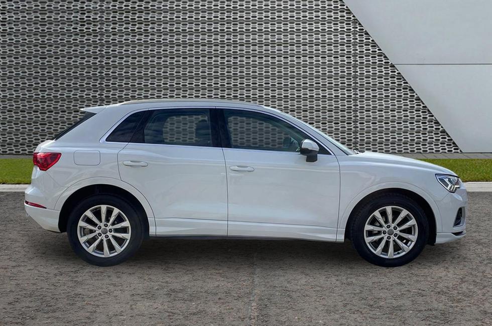 Audi Q3 Photo at-0c2cdd2d04ff49f09643619cecac9b42.jpg