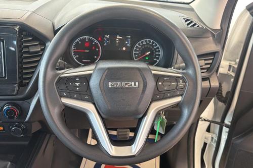 Isuzu D-MAX Photo at-0c6b085337d94acba07565c11d7754e8.jpg