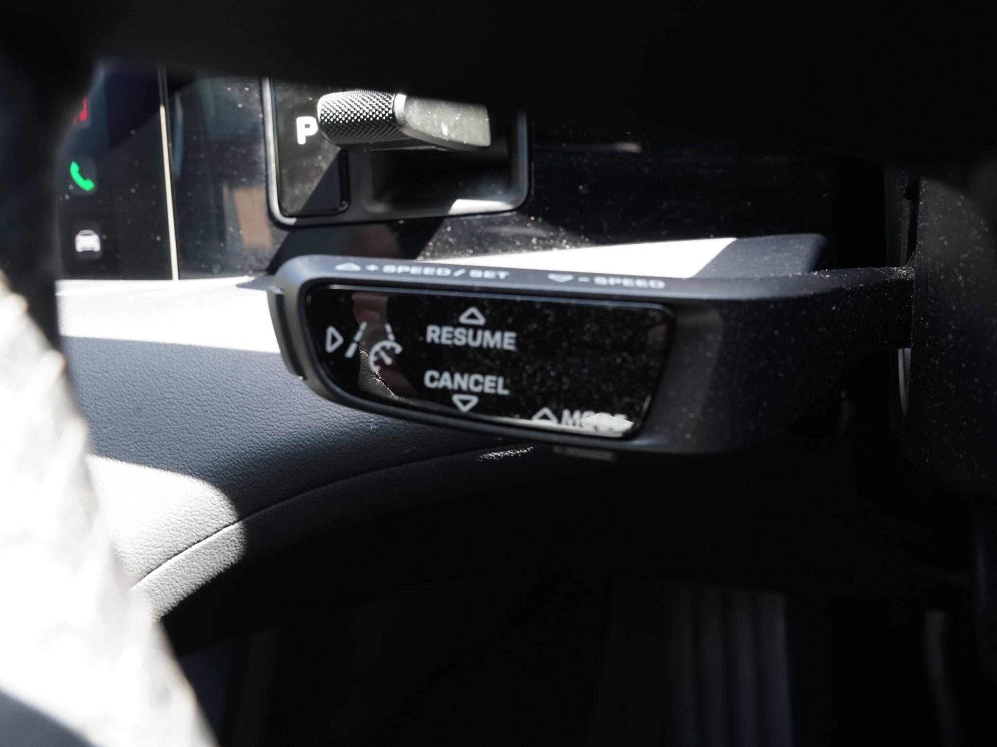 Porsche Taycan Performance 79.2kWh Auto RWD 4dr (11kW Charger) — photo 39