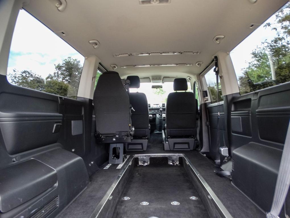 Used Volkswagen Transporter Shuttle YJ67DSO 1