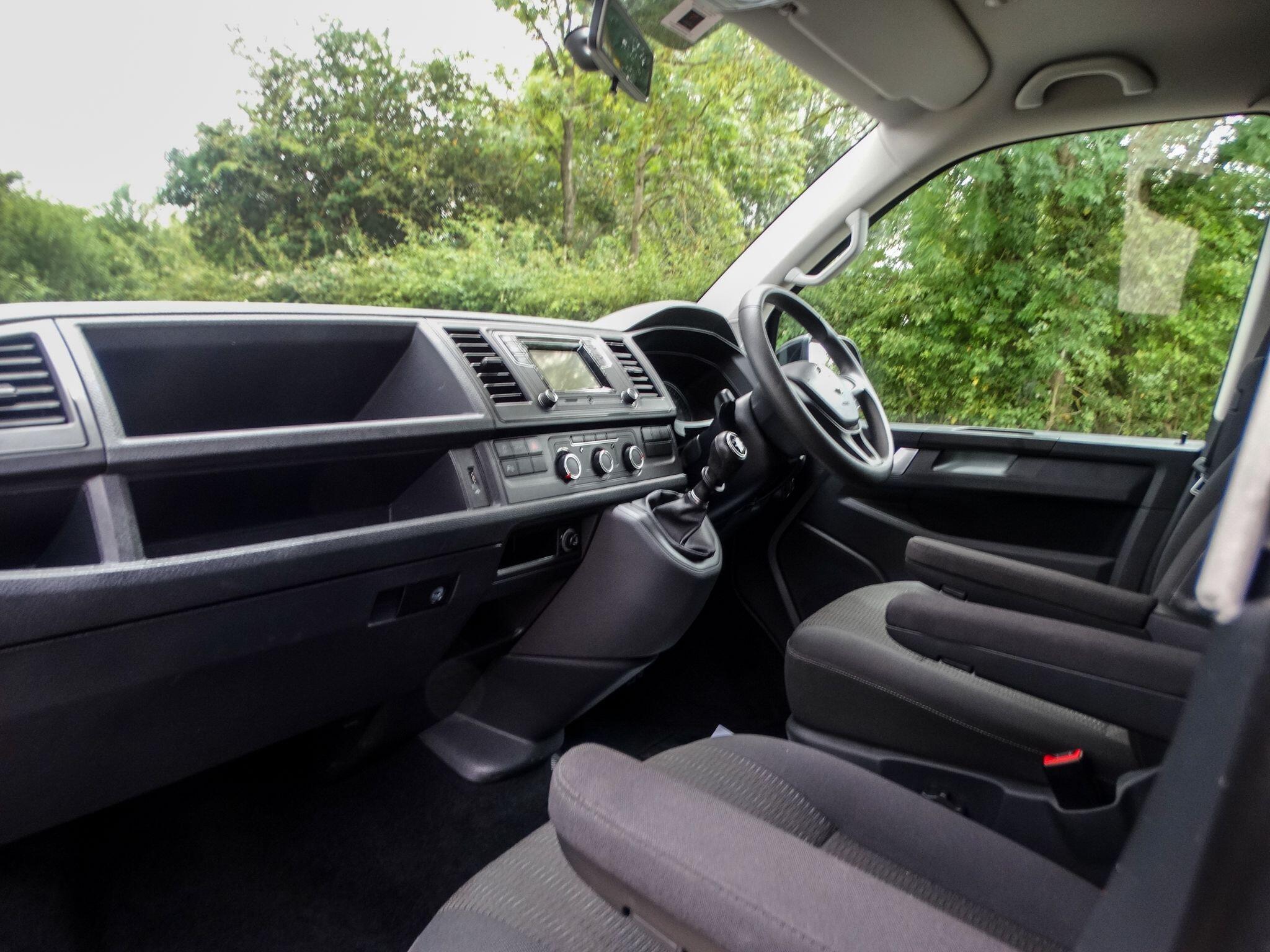 Volkswagen Transporter Shuttle 2.0 TDI BlueMotion Tech SE FWD LWB Euro 6 (s/s) 5dr — photo 17