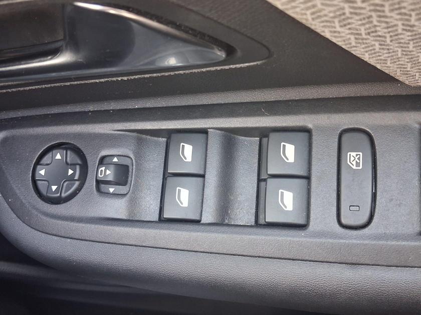 Citroen C4 Photo at-0ce3c9f1fc9747a7a54b34c9d997beb7.jpg