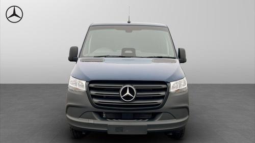Mercedes-Benz Sprinter Photo at-0ce856e984bc41029fb98bb2a3ce574a.jpg