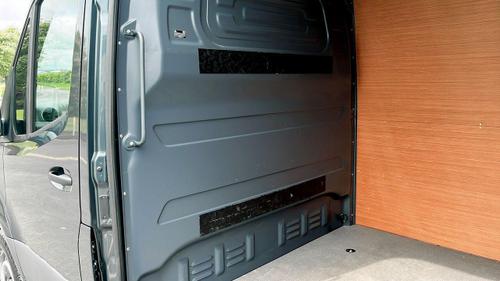 Mercedes-Benz Sprinter Photo at-0cebad905d23422588f895b2315475eb.jpg