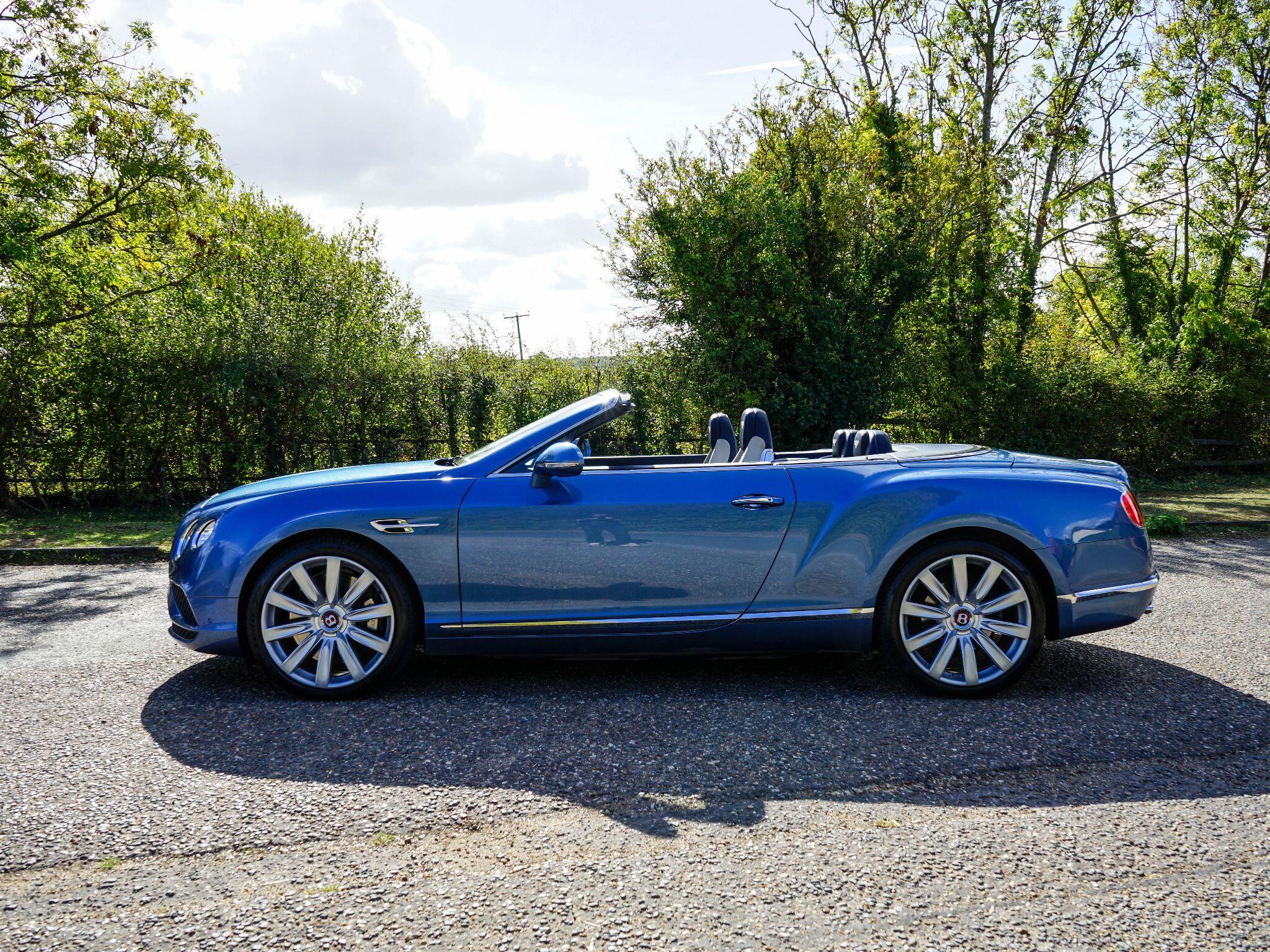 Bentley Continental 4.0 V8 GTC Convertible 2dr Petrol Auto 4WD Euro 6 (507 ps) — photo 2
