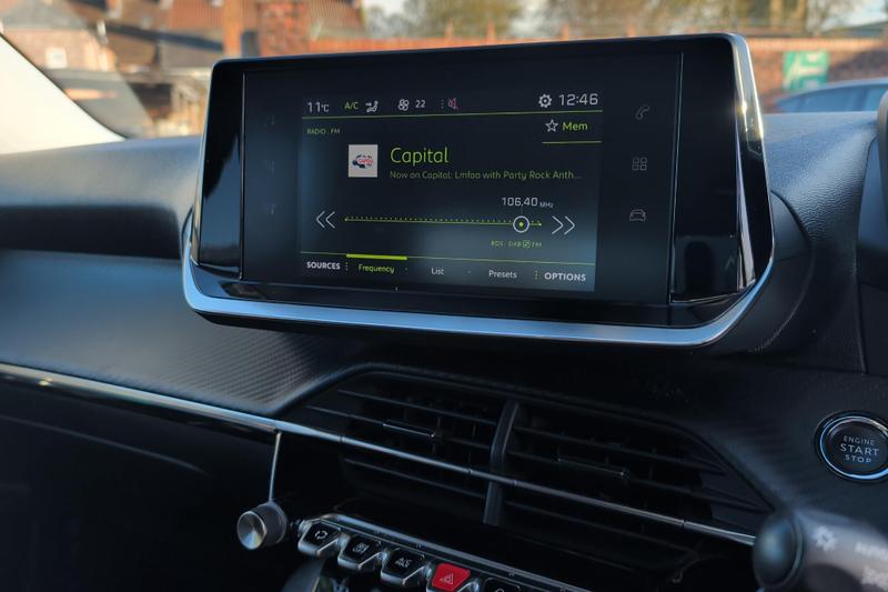 Used Peugeot 2008 NU71DZJ 27