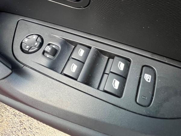 Used Peugeot E-2008 YB74CUO 19