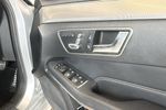 Mercedes-Benz E-CLASS Photo 11