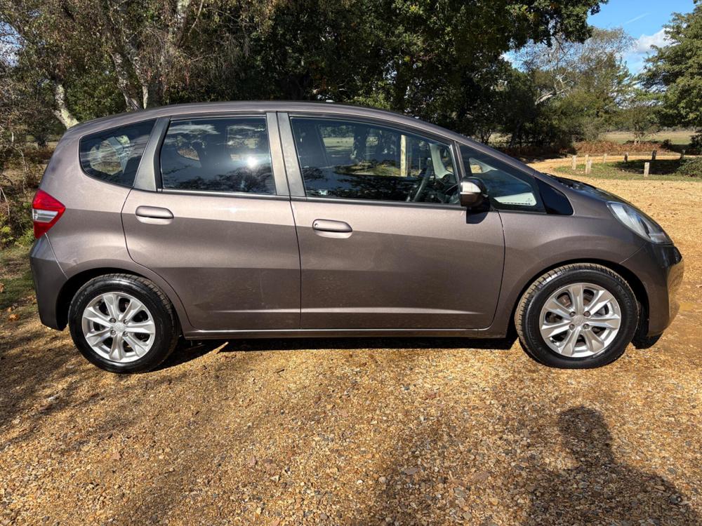 Honda Jazz Photo at-0daa1055f55a4b529309652c6ba3677e.jpg