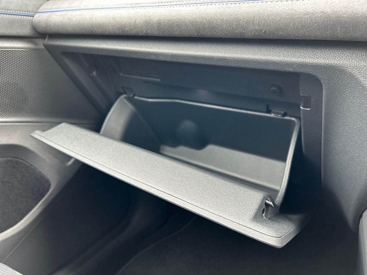 Volkswagen Tiguan Photo at-0db1ec6ba18f480889a9c6973d5f7c39.jpg
