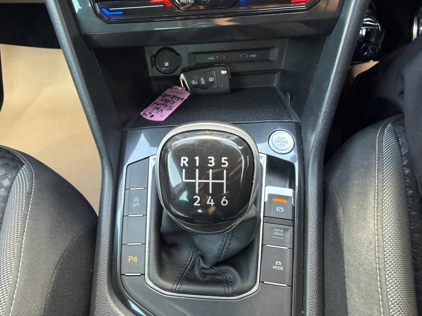 Volkswagen Tiguan Photo at-0dc393180b9f4e1faea41daddf86d854.jpg