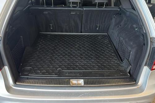 Mercedes-Benz E-CLASS Photo at-0e15baef416f49a5bc1226a9cbf46271.jpg