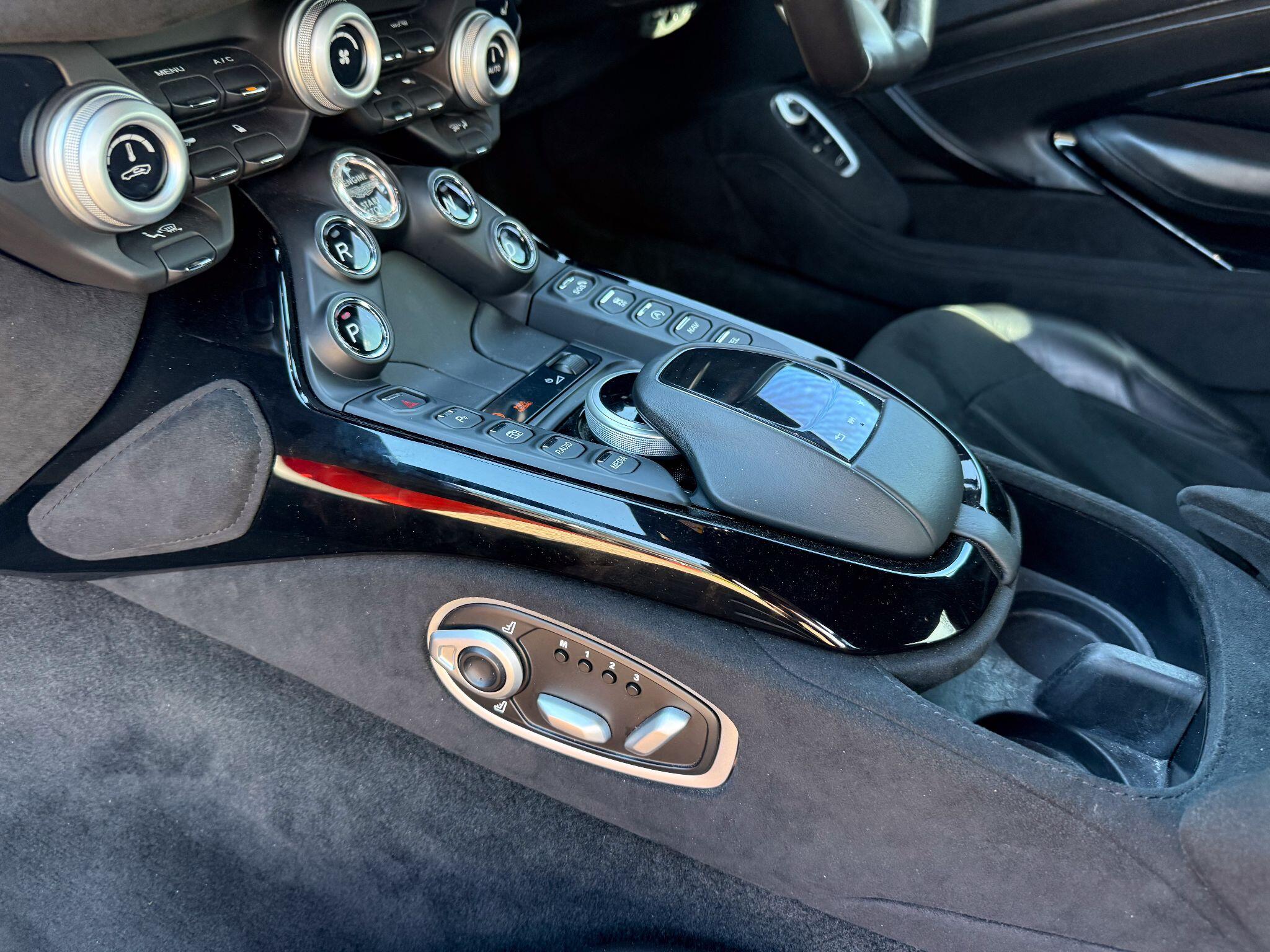 Aston Martin Vantage 4.0 V8 Auto Euro 6 2dr — photo 15