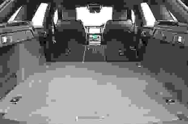 Land Rover RANGE ROVER VELAR Photo at-0e68885fb9154016806e8473e7fc6593.jpg