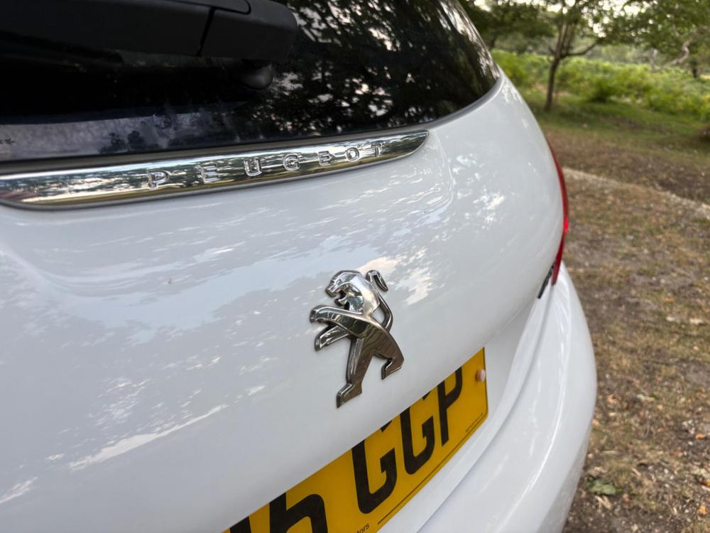 Peugeot 208 Photo at-0e912c207a14445692d8b462f35c5a46.jpg