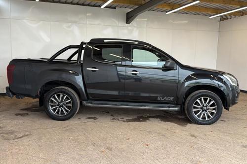Isuzu D-MAX Photo at-0eb026d7c6634d17b2359ee29a4f68d7.jpg