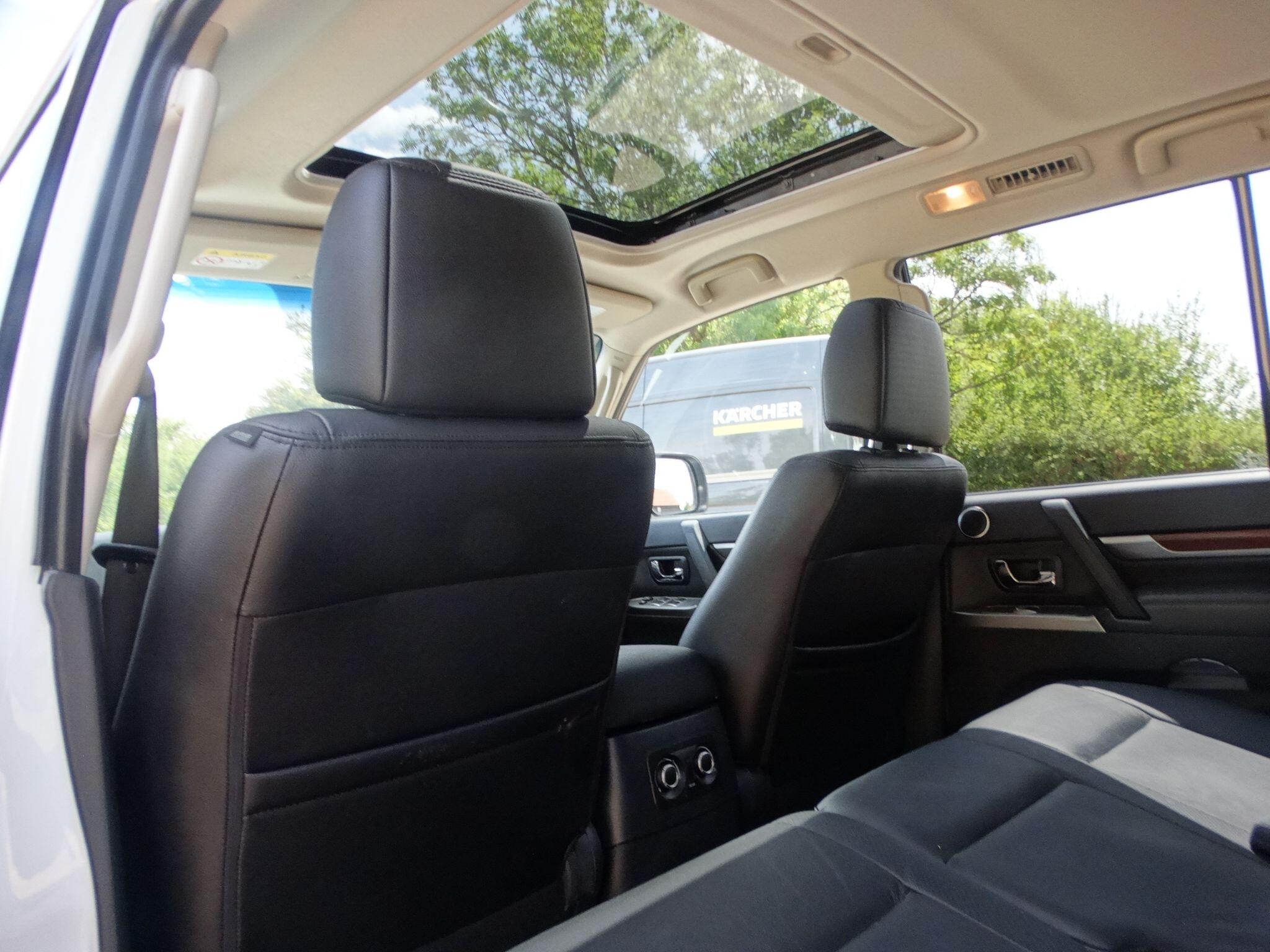 Mitsubishi Shogun 3.2 DI-DC SG3 Auto 4WD Euro 5 5dr LWB — photo 13