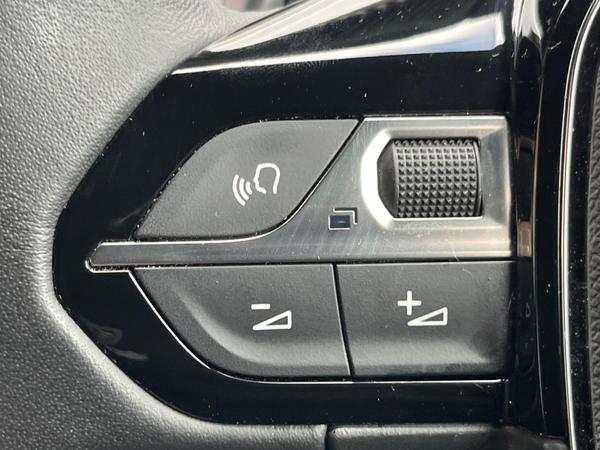 Used Peugeot 2008 BJ73UPP 47