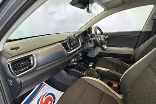 Kia STONIC Photo at-0fb08f17aa484264b6f0a4f5b3448d9d.jpg