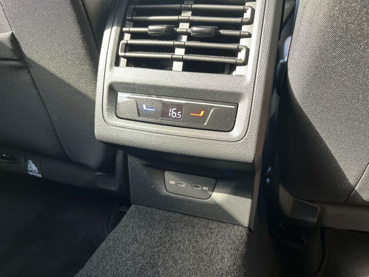 Volkswagen Golf Photo at-0fba0f1870014fac94c80043c0c6af24.jpg