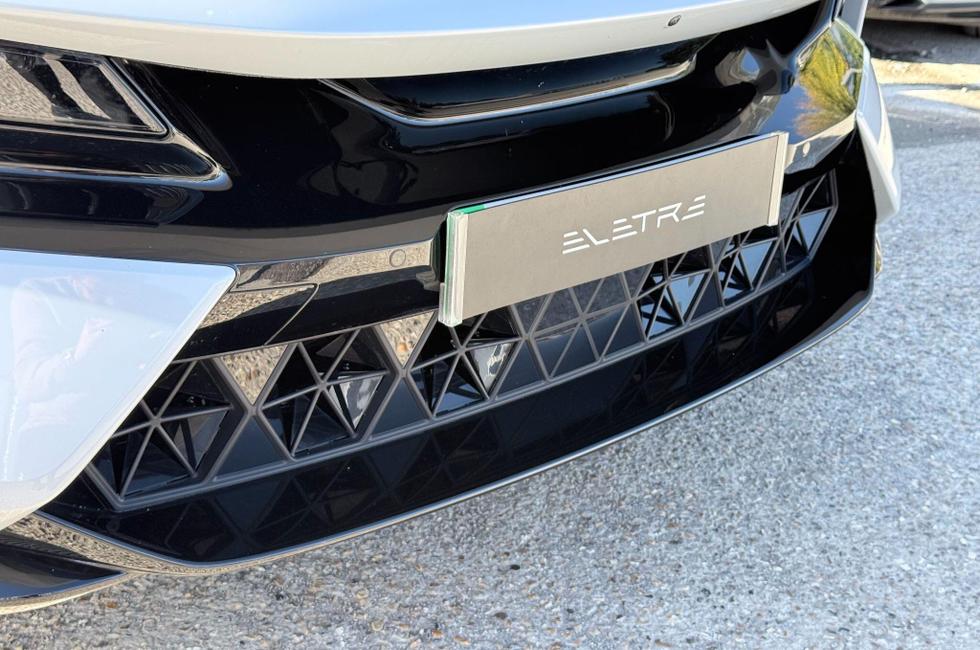 LOTUS Eletre Photo at-0fcf829f91bc45c1a340b116b053238e.jpg