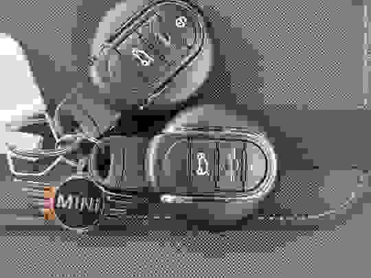 MINI Hatch Photo at-0fe1df4114c7425bb09fd7c43f907234.jpg