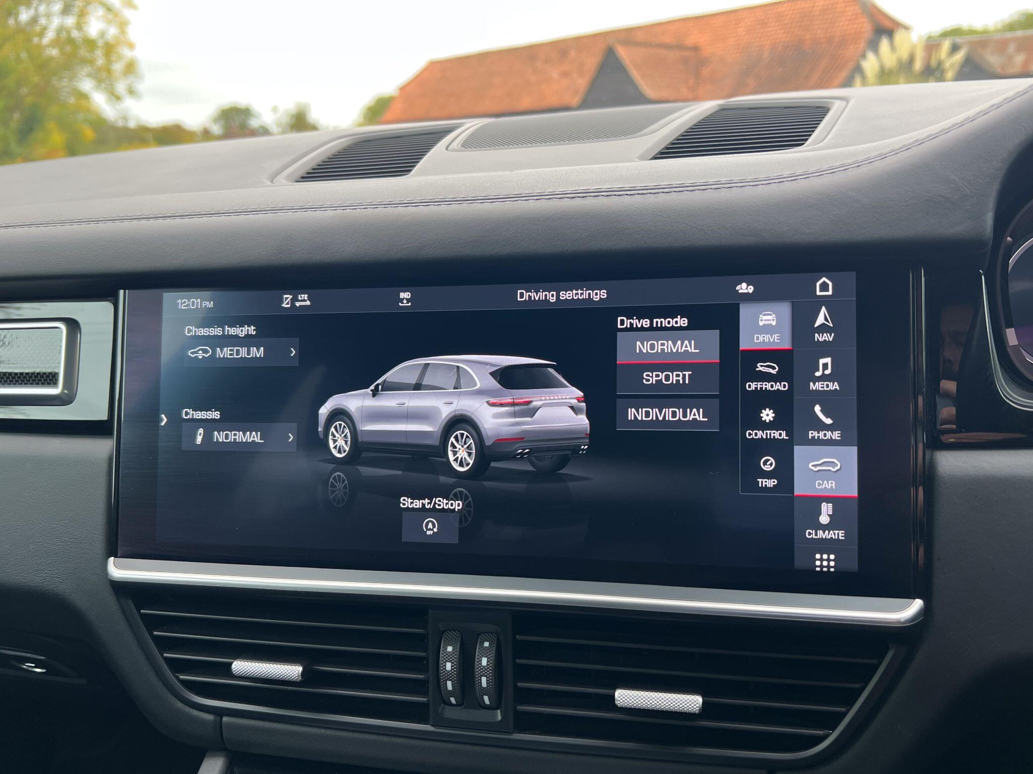Porsche Cayenne 3.0T V6 TiptronicS 4WD Euro 6 (s/s) 5dr — photo 29