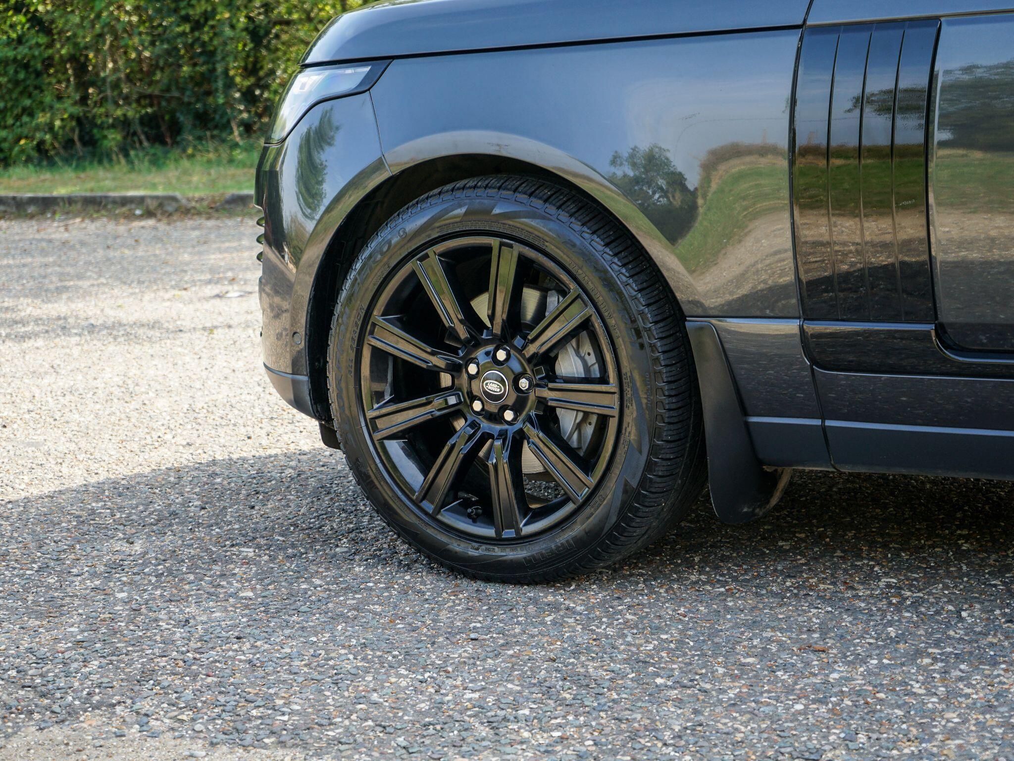 Land Rover Range Rover 3.0 D300 MHEV Vogue SE SUV 5dr Diesel Auto 4WD Euro 6 (s/s) (300 ps) — photo 5