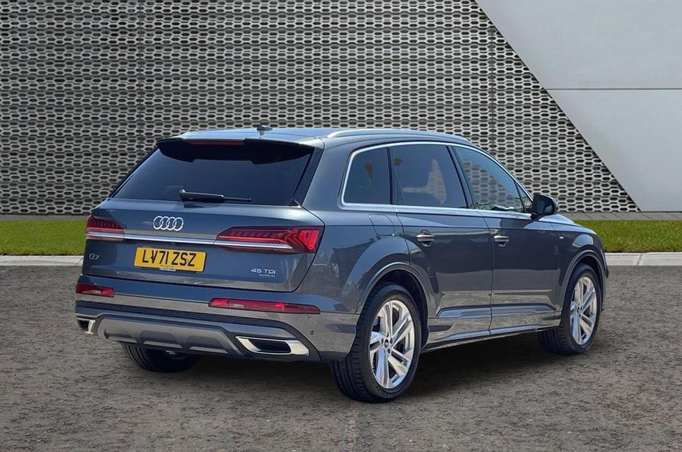 Audi Q7 Photo at-102bb8047b3346e4826154b49ee67baa.jpg
