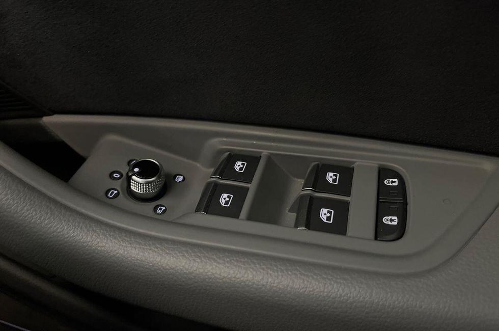 Audi A4 Photo at-103e47302ea1453c8a7a531a57b70d68.jpg