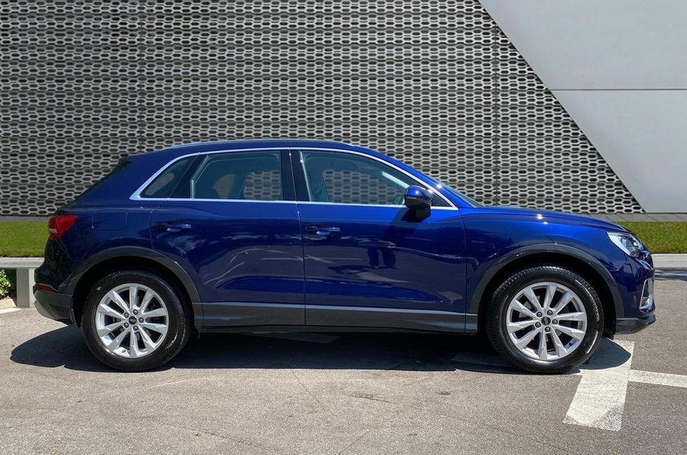 Audi Q3 Photo at-1062c5c038c14760b2249dd78042846e.jpg