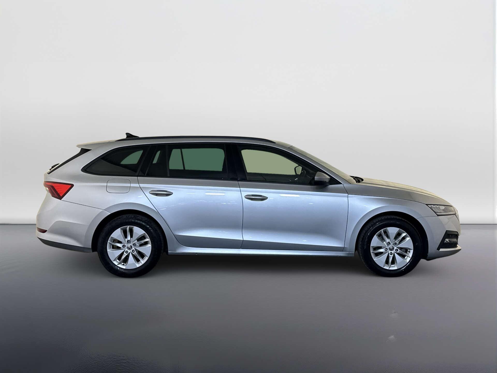 2023 Skoda Octavia thumbnail 12