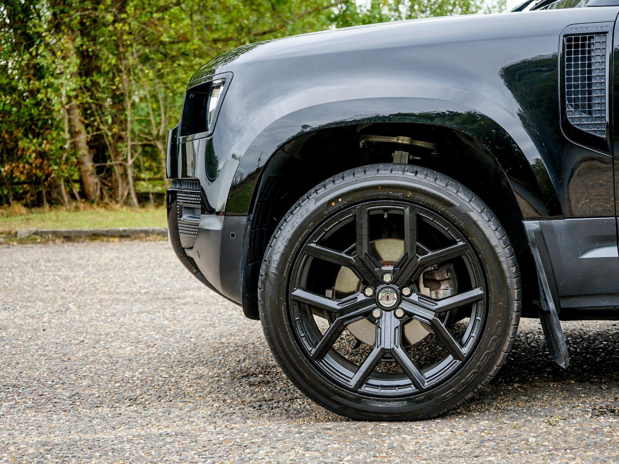 Land Rover Defender 90 3.0 D250 MHEV Hard Top SUV Auto 4WD SWB Euro 6 (s/s) 3dr — photo 5