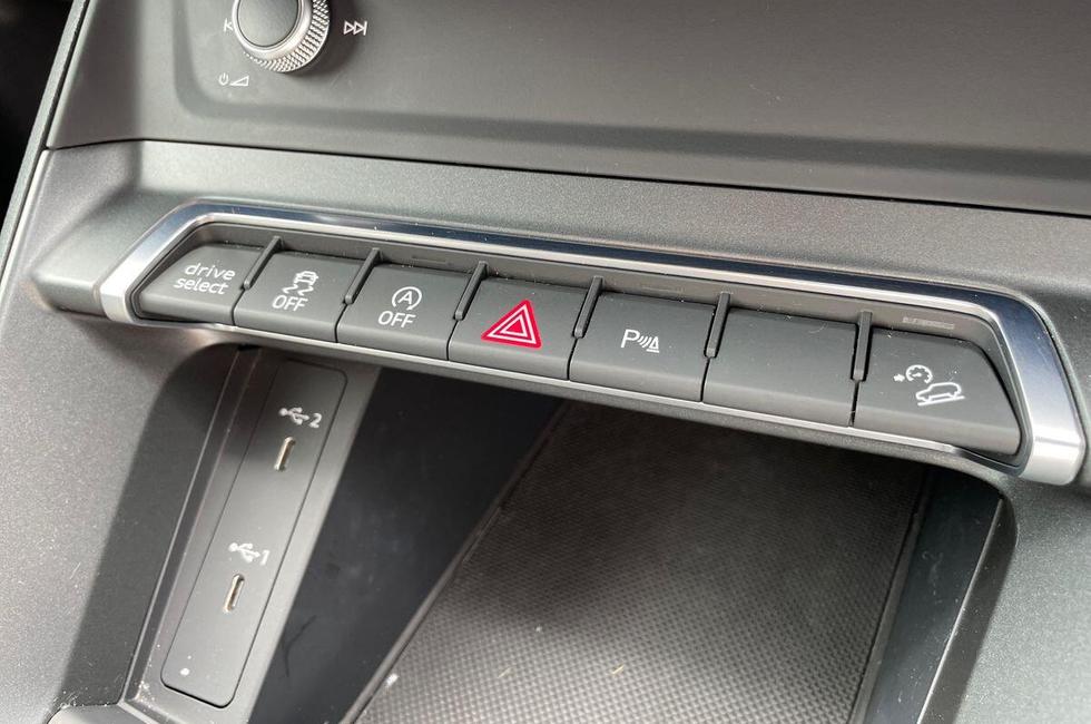 Audi Q3 Photo at-1195070f34a5497c9f8136122314593b.jpg