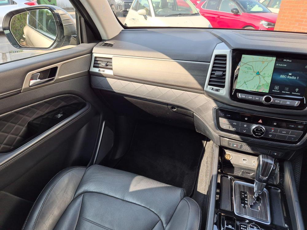 SsangYong Rexton Photo at-11a60e67b7e241deb8d0fd664403415c.jpg