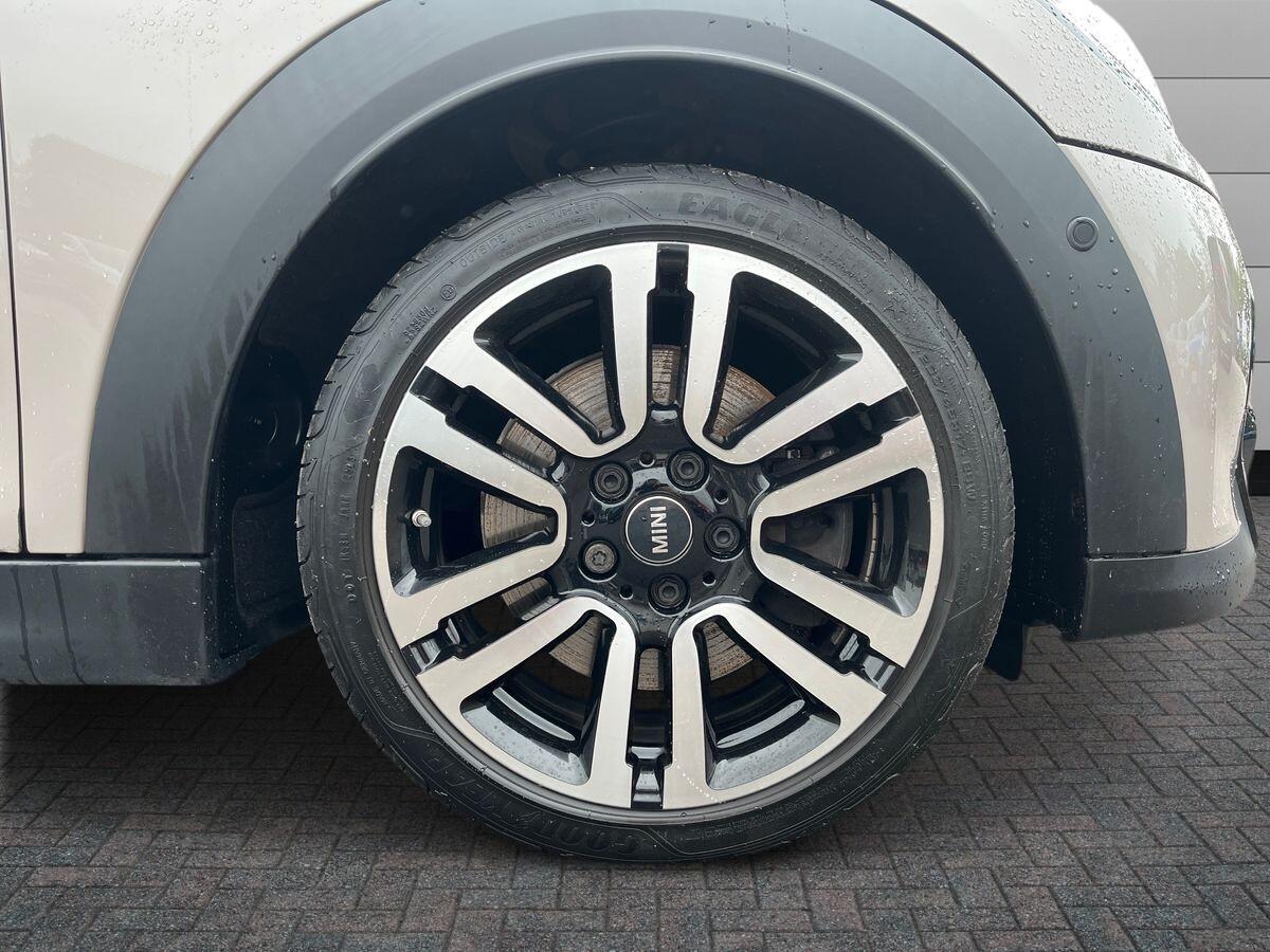 MINI Hatch Photo 8